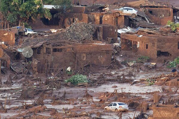 Consecuencias de la ruptura del dique con residuos en el estado Minas Gerais en Brasil - Sputnik Mundo