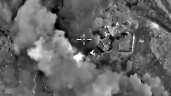 Bombardeos de posicioines de Daesh en Siria - Sputnik Mundo