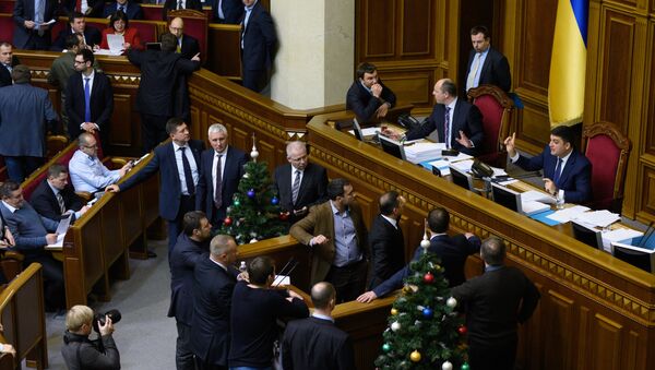 Rada Suprema de Ucrania ratifica introducción de sanciones económicas contra Rusia - Sputnik Mundo
