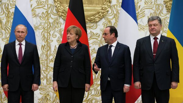 Encuentro entre Vladímir Putin, Angela Merkel, François Holland y Petró Poroshenko en Minsk (archivo) - Sputnik Mundo