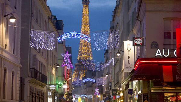 Iluminación de Navidad en París - Sputnik Mundo
