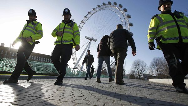 Londres desplegará 3.000 policías armados para garantizar la seguridad de la Nochevieja - Sputnik Mundo