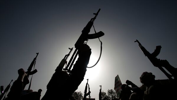 Los hutíes protestan contra los ataques aéreos de Arabia Saudí en Yemen (archivo) - Sputnik Mundo