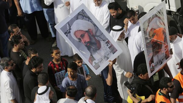 Imágenes del clérigo chií Nimr Baqir al Nimr durante una manifestación en Arabia Saudí (archivo) - Sputnik Mundo