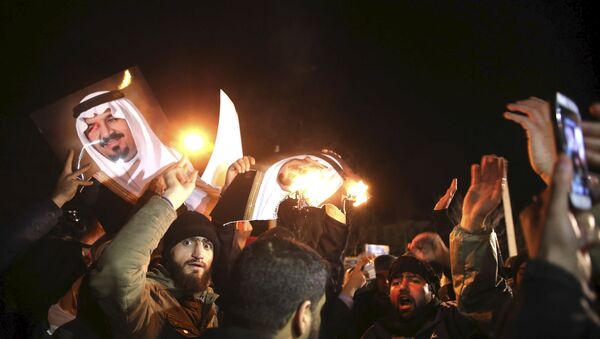 Iraníes protestan por la ejecución masiva en Arabia Saudi, Teherán - Sputnik Mundo
