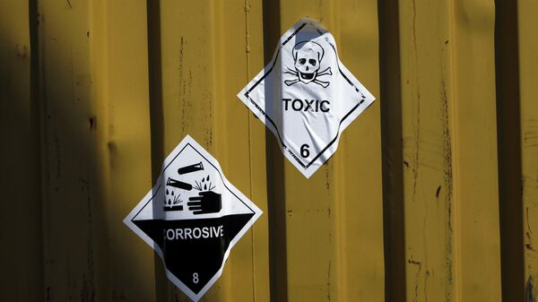 Etiquetas en los contenedores de armas químicas (imagen referencial) - Sputnik Mundo