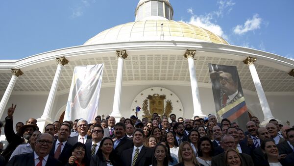 Parlamento de Venezuela quedó instalado en sesión que presagia tensa legislatura - Sputnik Mundo
