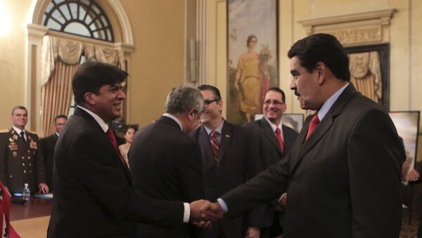 Presidente de Venezuela, Nicolás Maduro, y nuevo ministro de Finanzas, Rodolfo Medina - Sputnik Mundo