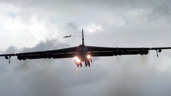 El bombardero estratégico B-52 de las Fuerzas Aéreas de EEUU - Sputnik Mundo