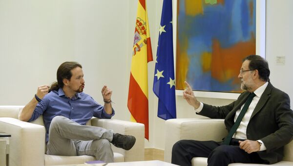 El secretario general de Podemos, Pablo Iglesias, y el presidente del Gobierno, Mariano Rajoy - Sputnik Mundo