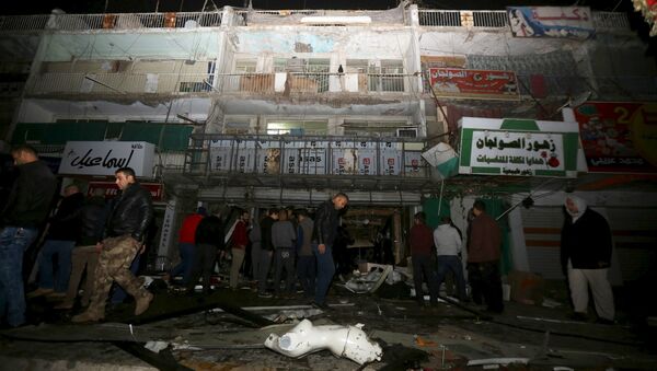 Lugar donde terroristas explotaron un coche en Bagdad - Sputnik Mundo