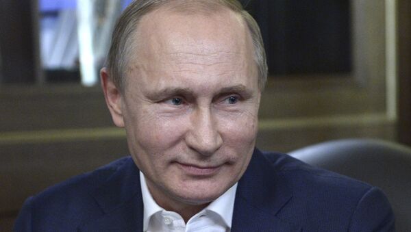 Presidente de Rusia, Vladímir Putin, durante una entrevista (archivo) - Sputnik Mundo