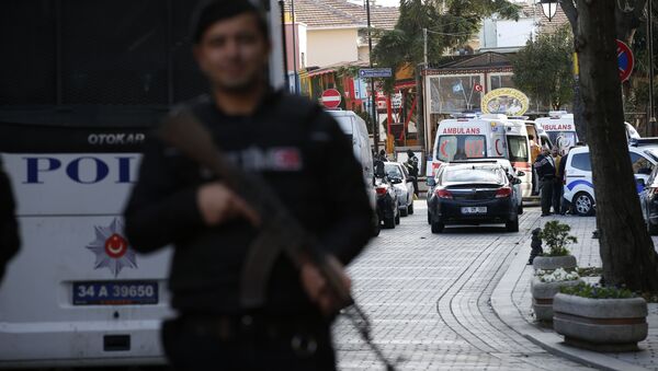 Policía en el lugar del atentado en Estambul - Sputnik Mundo