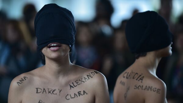 Mujeres participan en la marcha contra la violencia sexual, Brasil (archivo) - Sputnik Mundo