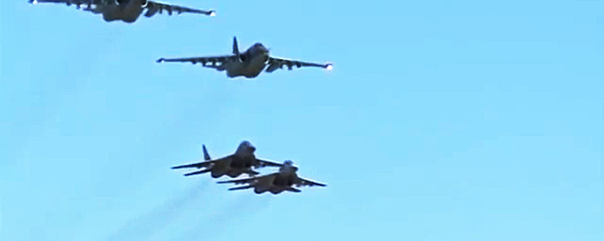 Bombarderos Su-25 de la Fuerza Aeroespacial de Rusia y cazas MiG-29 de la Fuerza Aérea de Siria - Sputnik Mundo, 1920, 12.07.2022