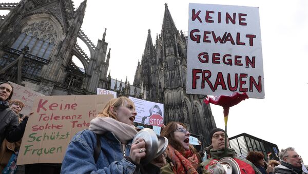 Manifestación en Colonia tras las violaciones sexuales a mujeres alemanas en la noche de Año Nuevo - Sputnik Mundo