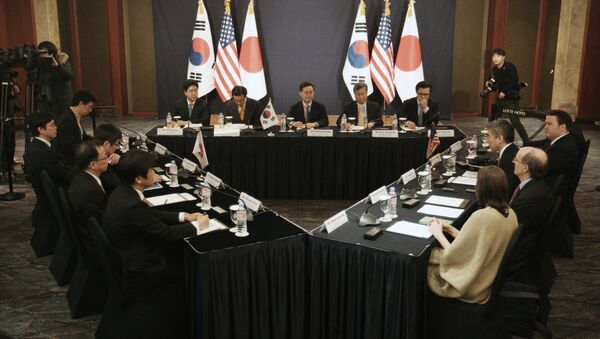 La reunión tripartita entre diplomáticos de EEUU, Japón y Corea del Sur en Seúl (archivo) - Sputnik Mundo