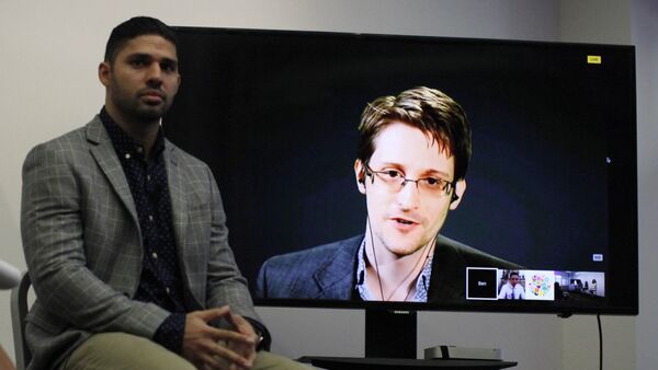 Periodista David Miranda y Edward Snowden - Sputnik Mundo