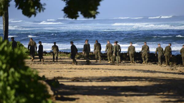 Marines estadounidenses durante la operación de búsqueda de los tripulantes del accidente en Hawái - Sputnik Mundo