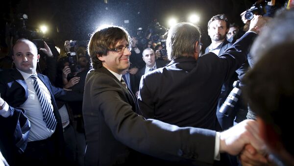 El presidente de Cataluña Carles Puigdemont - Sputnik Mundo