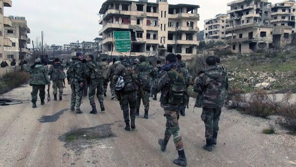 Las tropas gubernamentales de Siria y las milicias van adentro de la ciudad de Salma en la provincia de Latakia en Siria - Sputnik Mundo