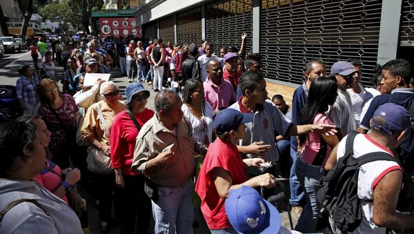 Cola para comprar alimentos en Caracas, Venezuela (archivo) - Sputnik Mundo