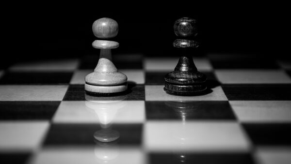 Dos peones en el tablero de ajedrez - Sputnik Mundo