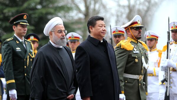 El presidente de Irán, Hasán Rouhaní, y el presidente de la República Popular China, Xi Jinping - Sputnik Mundo