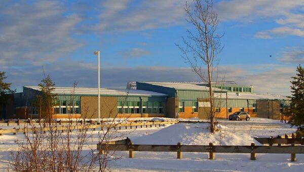 Escuela canadiense de La Loche en la que hubo tiroteo el 22 de enero de 2016 - Sputnik Mundo