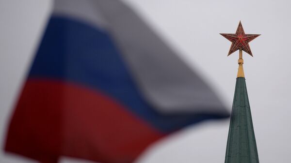 Bandera de Rusia en la Plaza Roja en Moscú (archivo) - Sputnik Mundo