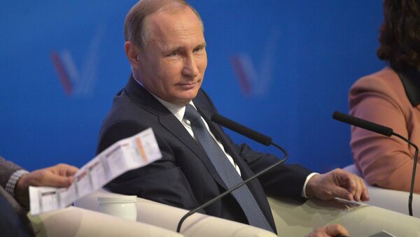 Presidente de Rusia, Vladímir Putin, en el foro del Frente Popular Panruso en Stávropol - Sputnik Mundo