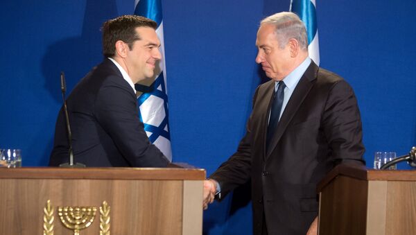 Alexis Tsipras, primer ministro griego, y Benjamín Netanyahu, primer ministro israelí - Sputnik Mundo
