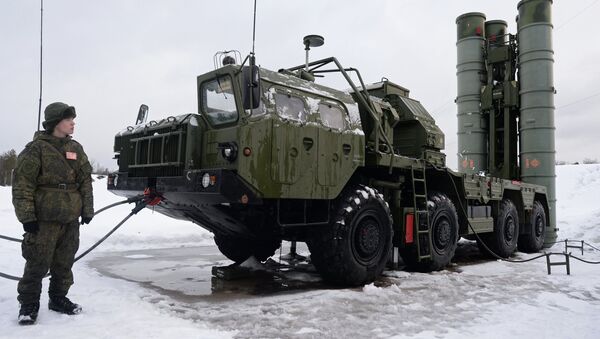 Полк ЗРС С-400 Триумф заступил на боевое дежурство в Подмосковье - Sputnik Mundo