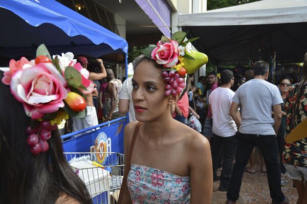 El precarnaval invade las calles de Brasil - Sputnik Mundo