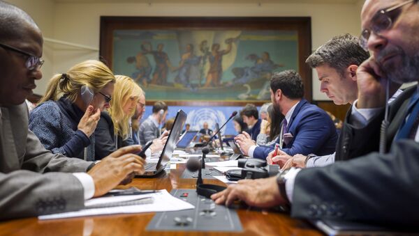 Periodistas durante las negociaciones intersirias - Sputnik Mundo