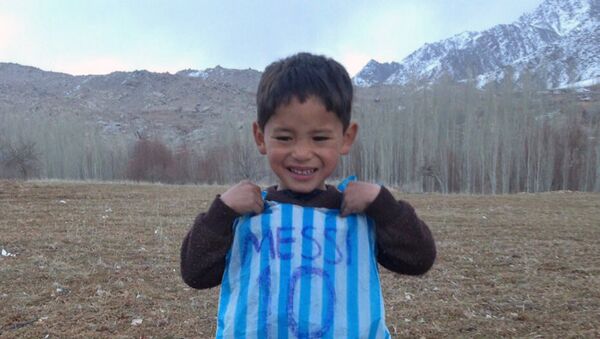 Murtaza Ahmadi, el pequeño Messi afgano - Sputnik Mundo