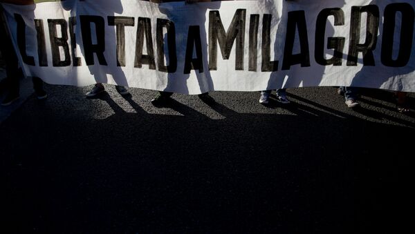Demonstrators hold a banner that reads in Spanish Free Milagro during a march in support of Argentina's Tupac Amaru social movement leader Milagro Sala, in Buenos Aires, Argentina, Wednesday, Jan. 27, 2016. - Sputnik Mundo