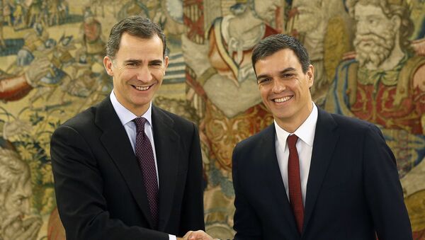El Rey Felipe VI y Pedro Sánchez, líder de los socialistas del PSOE - Sputnik Mundo