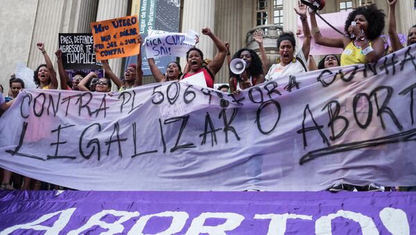 Demostración de mujeres a favor de la legalización del aborto en Río de Janeiro - Sputnik Mundo