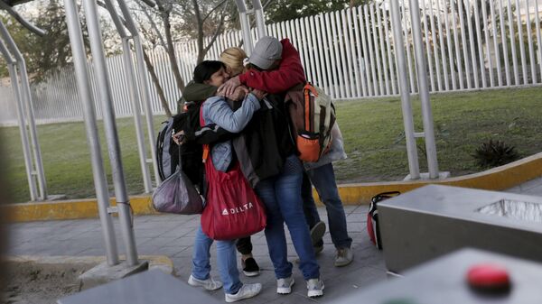 Comienzan traslados regulares de migrantes cubanos desde Costa Rica a EEUU - Sputnik Mundo