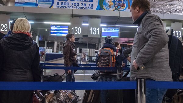 Control de pasaportes en el aeropuerto Vnúkovo de Moscú - Sputnik Mundo