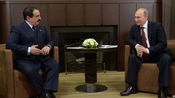 Vladimir Putin, presidente de Rusia, y Hamad bin Isa Khalifa, rey de Bahréin (archivo) - Sputnik Mundo