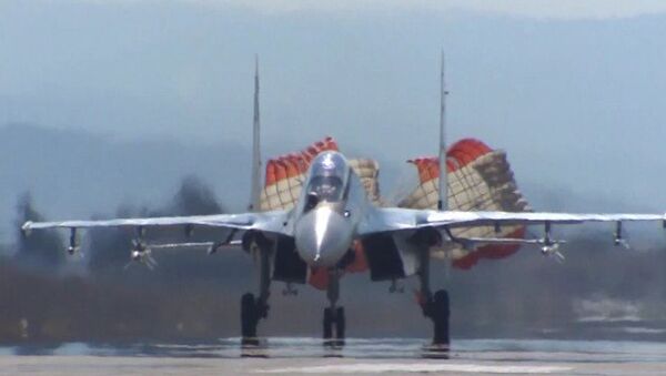 Los aviones de combate Sukhoi siguen presionando a Daesh desde Latakia - Sputnik Mundo