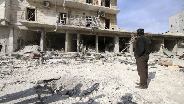 Edificios destruidos por bombardeos en Alepo (Archivo) - Sputnik Mundo