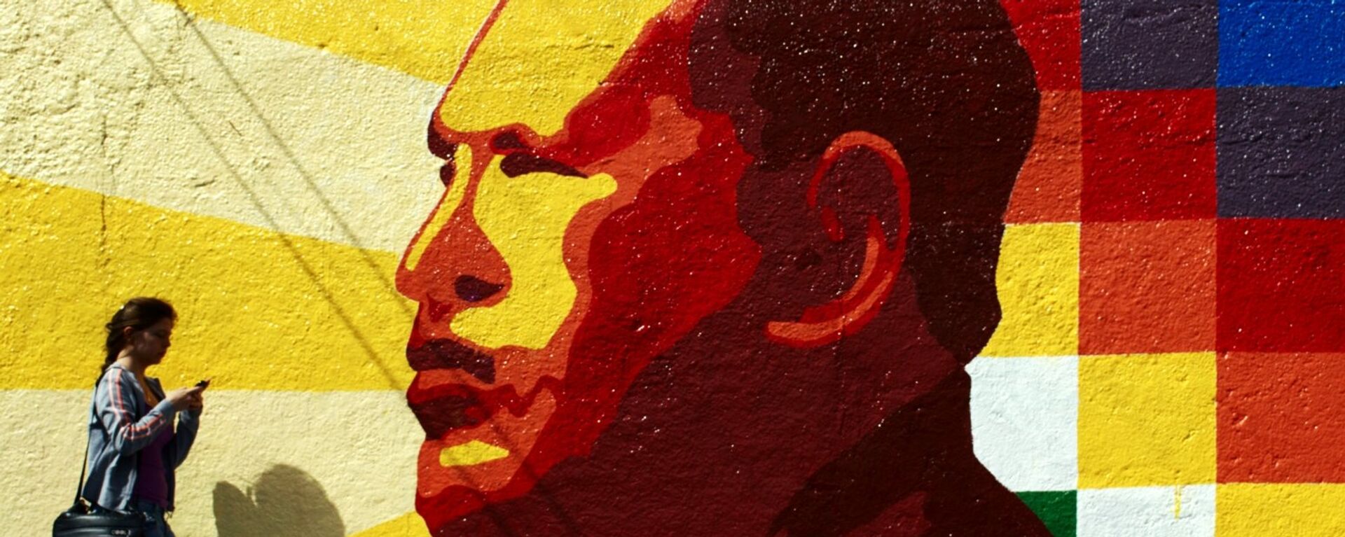 Graffiti con un retrato de Hugo Chávez - Sputnik Mundo, 1920, 05.07.2019