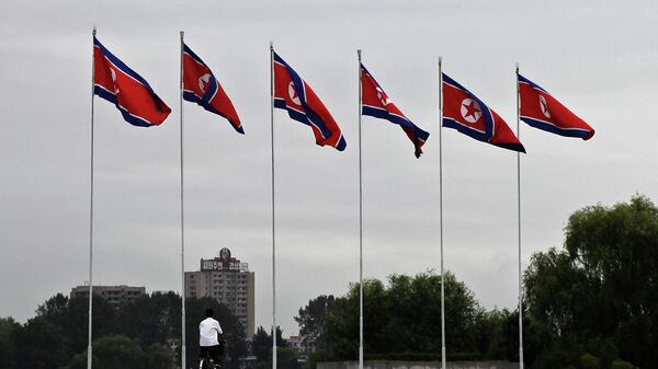 Democratic People's Republic of Korea flags fly in the North Korean capital city of Pyongyang. - Sputnik Mundo