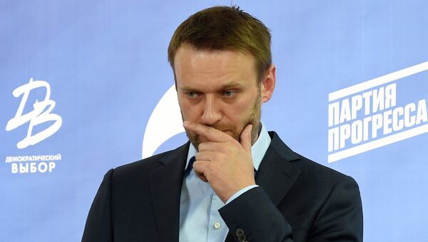 Russian opposition leader Alexei Navalny takes part in a press briefing in Moscow on April 22, 2015 - Sputnik Mundo