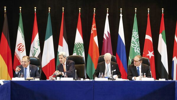 Russian Foreign Minister Sergei Lavrov (L) and U.S. Foreign Secretary John Kerry (2L) attend the International Syria Support Group (ISSG) meeting in Munich, Germany, February 11, 2016, - Sputnik Mundo