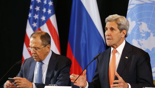 El ministro de Relaciones Exteriores de Rusia Seguéi Lavrov y el secretario de Estado de EEUU John Kerry durante la conferencia tras el encuentro del Grupo de Apoyo a Siria en Munich, Alemania. El 12 de febrero del 2016. - Sputnik Mundo