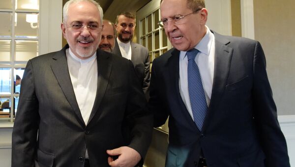 Ministro de Exteriores de Irán, Yavad Zarif y ministro de Exteriores de Rusia, Serguéi Lavrov - Sputnik Mundo